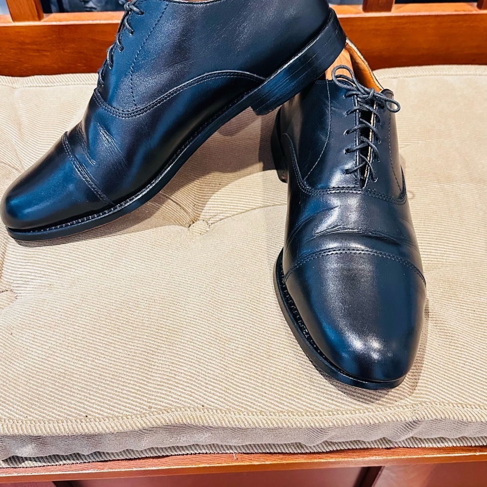 Classic Black Leather Men's Dress Shoes - Picture 2 of 15